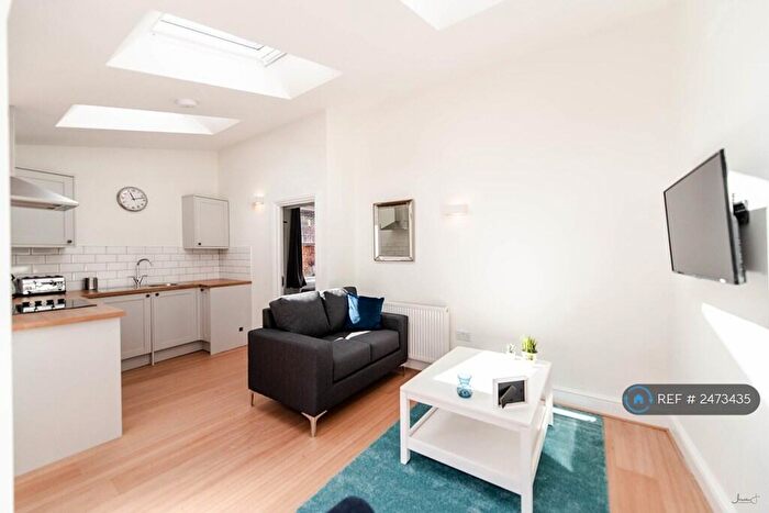 1 Bedroom Flat To Rent In Alberta Street, Stockport, SK1