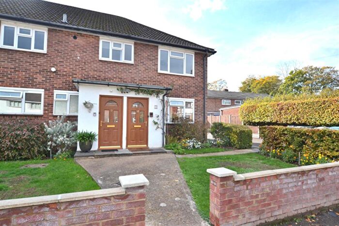 2 Bedroom Apartment For Sale In Meadow Court, Victoria Road, Fleet, GU51
