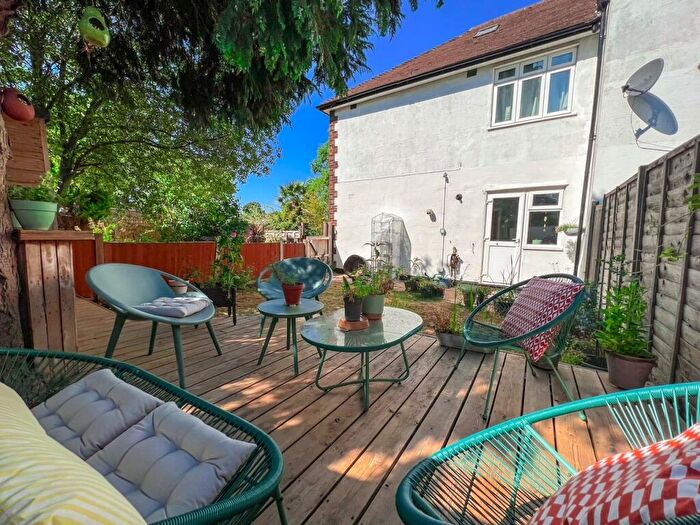 2 Bedroom Maisonette For Sale In Walton Road, West Molesey, KT8