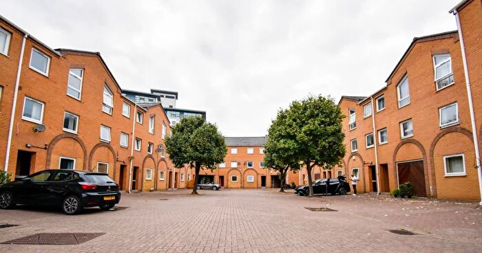 2 Bedroom End Terrace House To Rent In Westferry Road, Canary Wharf, London, E14