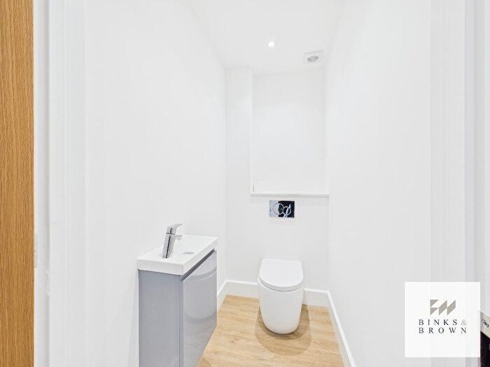 2 Bedroom Semi-Detached House For Sale In Rookery Hill, Corringham, Essex, SS17