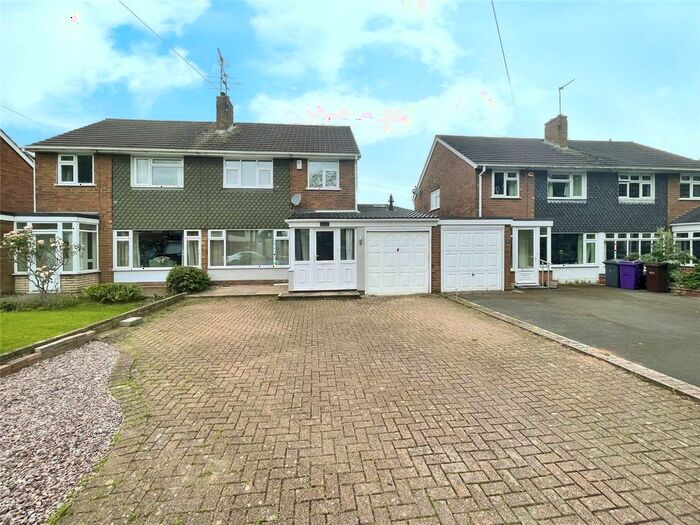 3 Bedroom Semi-Detached House To Rent In Broad Lane North, Willenhall, West Midlands, WV12