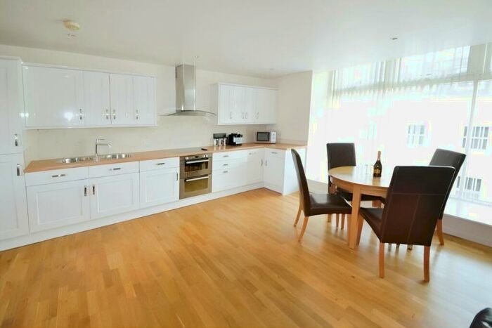 2 Bedroom Flat To Rent In St. Ives Road, SL6