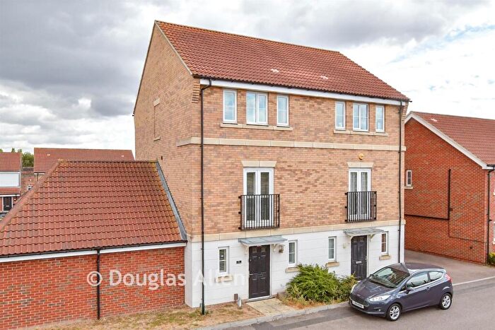 4 Bedroom End Of Terrace House For Sale In Markhams Close, Basildon, Essex, SS15