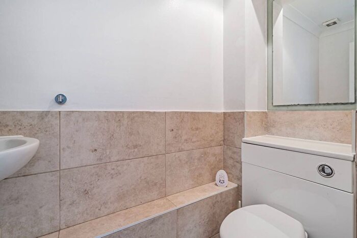 3 Bedroom Cottage For Sale In High Street, Borehamwood, WD6