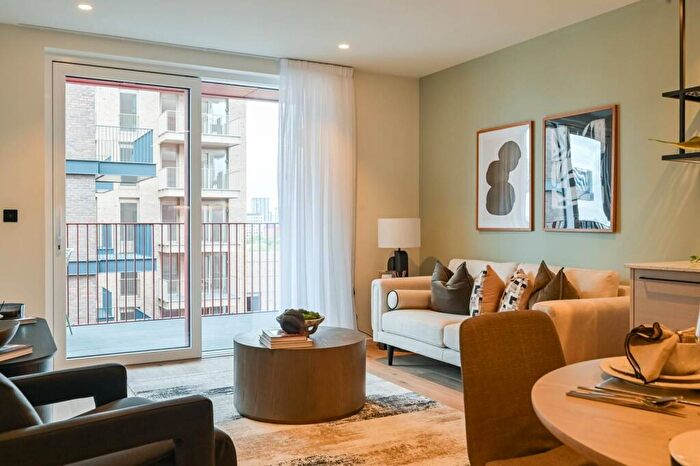 2 Bedroom Flat For Sale In Heron Wharf, Poplar, E14