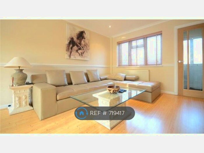 4 Bedroom Semi-Detached House To Rent In Markby Way, Reading, RG6
