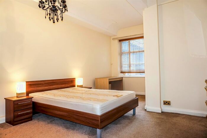 2 Bedroom Flat To Rent In Carrington House, Hertford Street, W1J