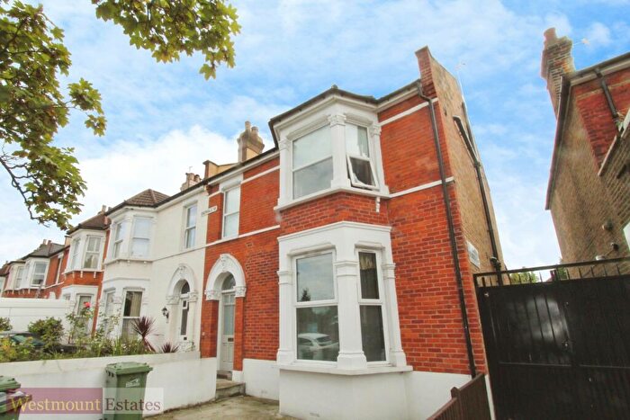3 Bedroom Flat To Rent In Greenvale Road, Eltham, SE9