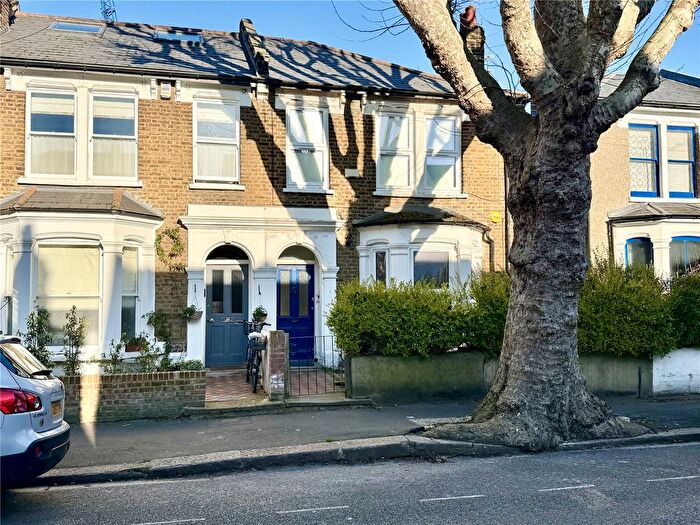 2 Bedroom Flat For Sale In Mansell Road, London, W3