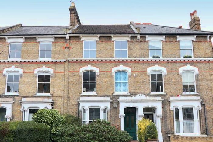 2 Bedroom Flat To Rent In Victoria Road, Finsbury Park, London, United Kingdom, N4
