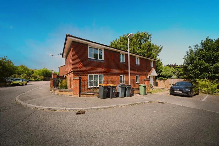 2 Bedroom Apartment For Sale In Kiln Way, Dunstable, LU5