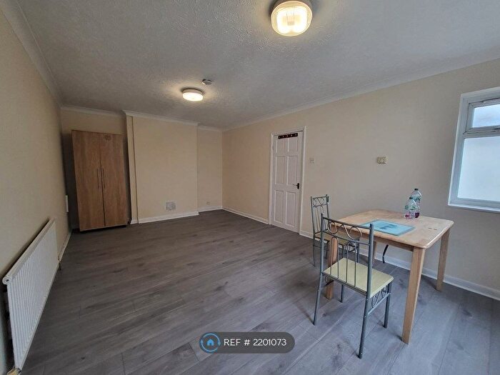 Studio To Rent In Crow Lane, Romford, RM7