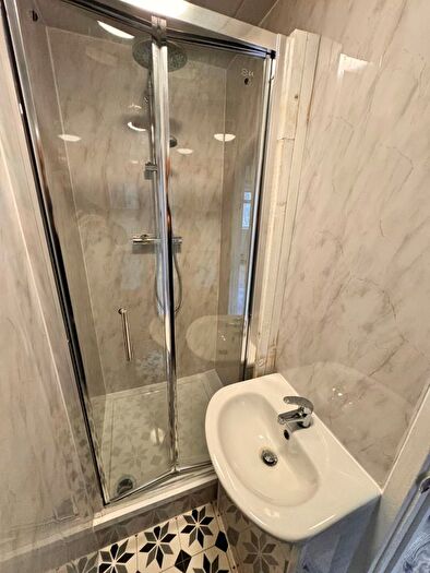 4 Bedroom End Of Terrace House To Rent In Romford Road, London, E7