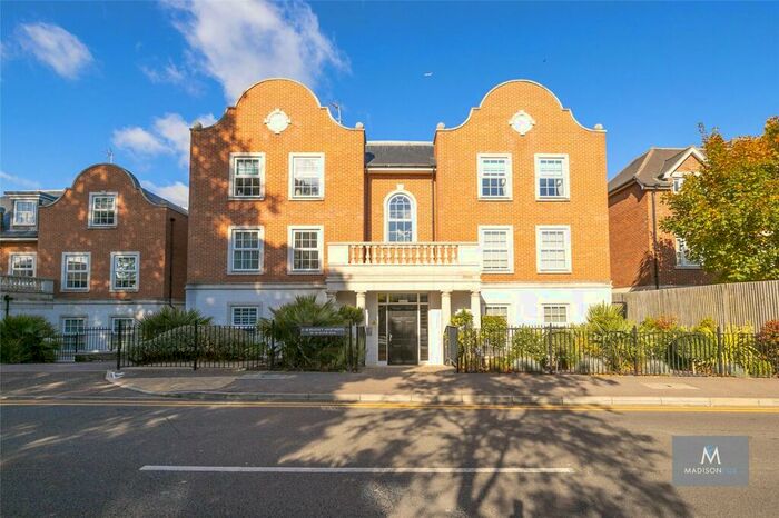 4 Bedroom Apartment To Rent In Manor Road, Chigwell, Essex, IG7