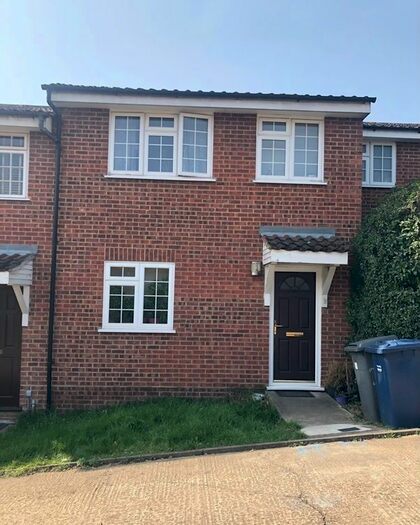 3 Bedroom Terraced House To Rent In Elm Way, Friern Barnet, N11