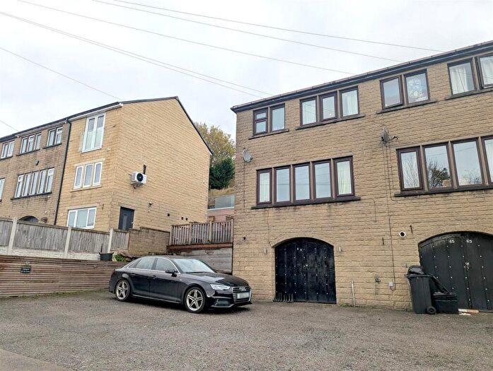3 Bedroom End Of Terrace House For Sale In Claremount Road, Halifax, HX3