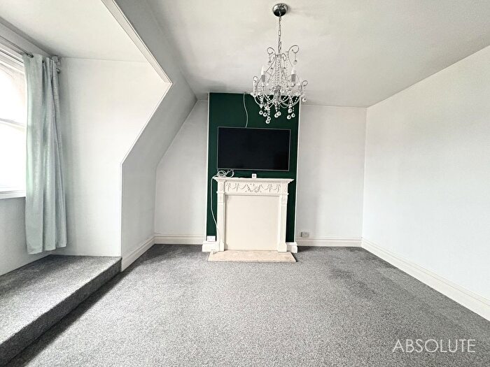 2 Bedroom Flat To Rent In Queens Park Road, Paignton, TQ4