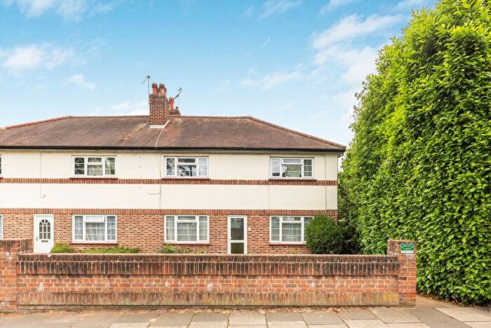 2 Bedroom Flat To Rent In Hampton Road, Twickenham, TW2