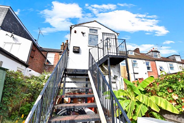 1 Bedroom Maisonette For Sale In Wellington Street, Luton, Bedfordshire, LU1