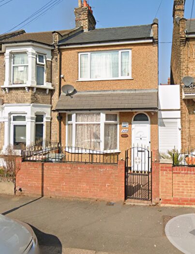 3 Bedroom Terraced House For Sale In Strone Road, London, E12