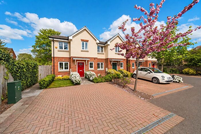 3 Bedroom House For Sale In Bridgeman Drive, Windsor, SL4