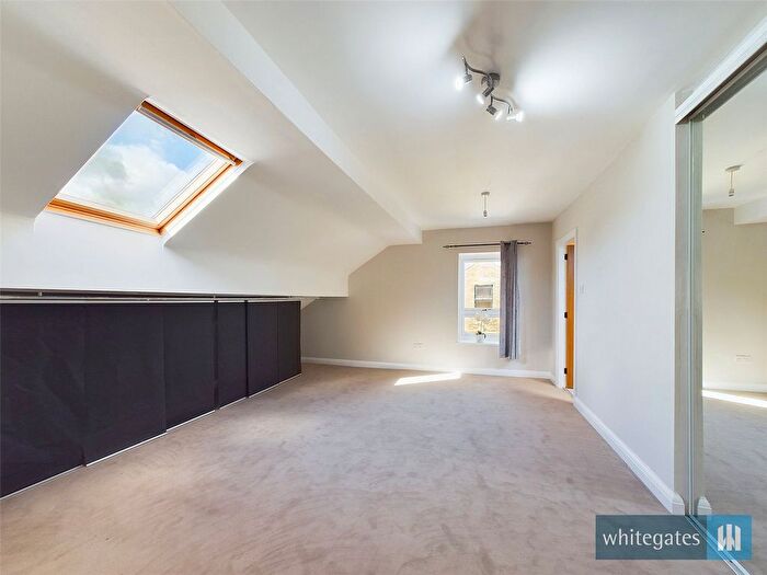 3 Bedroom Flat To Rent In Station Road, Clayton, Bradford, West Yorkshire, BD14