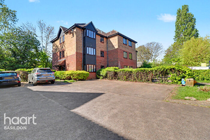 2 Bedroom Apartment For Sale In Copperfields, Basildon, SS15