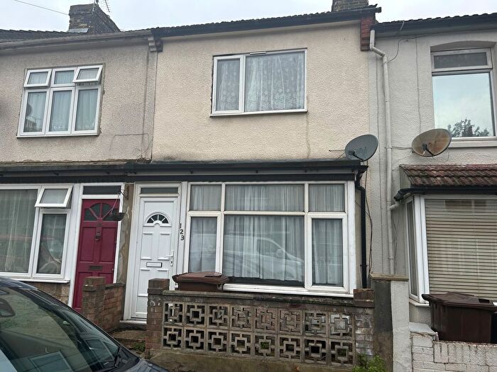 3 Bedroom Terraced House To Rent In Albany Road, Gillingham, ME7