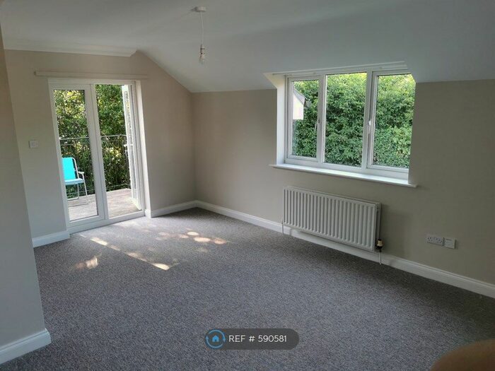 2 Bedroom Flat To Rent In Bickerley Road, Ringwood, BH24