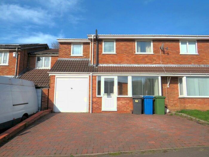 4 Bedroom Semi-Detached House To Rent In Sykesmoor, Wilnecote, B77