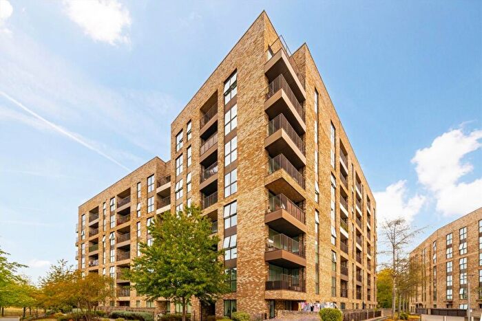 2 Bedroom Flat For Sale In Lakeside Drive, Park Royal, NW10