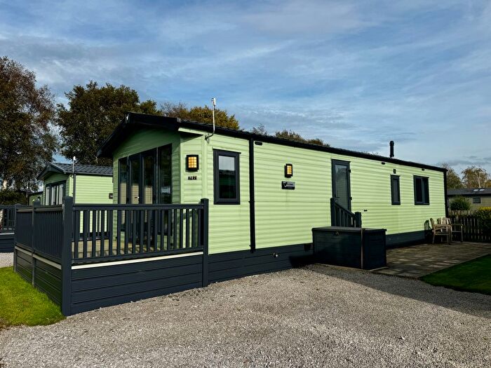 2 Bedroom Lodge For Sale In Levens, Kendal, LA8