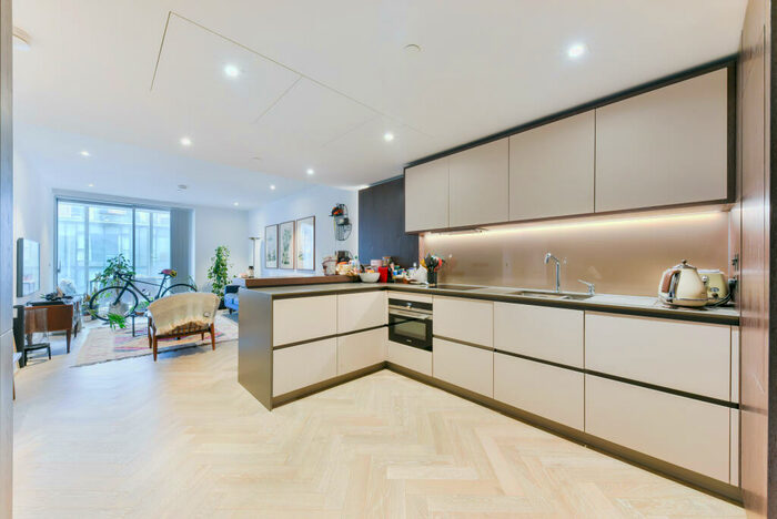 2 Bedroom Flat To Rent In Pearce House, SW11