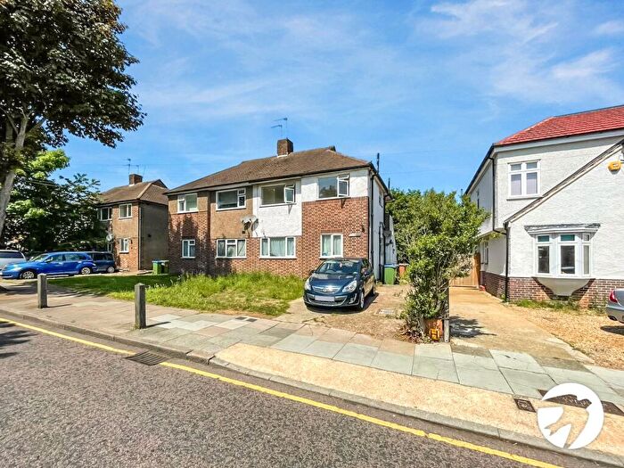 2 Bedroom Maisonette To Rent In Lingfield Crescent, Falconwood, London, SE9