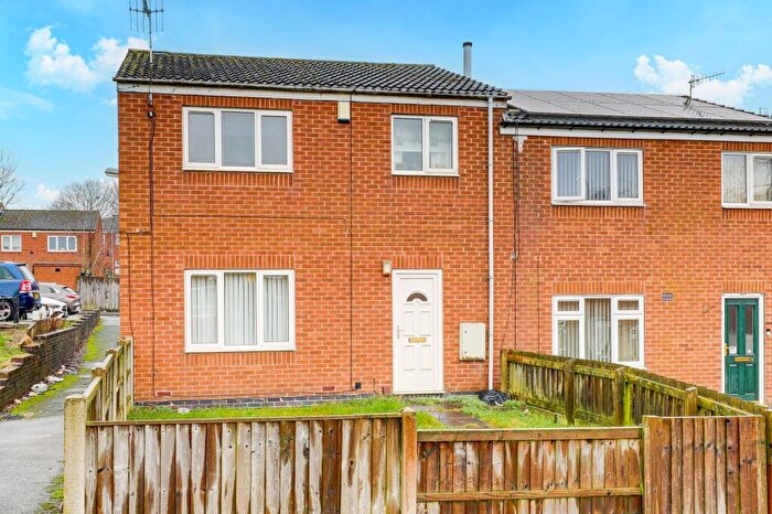 3 Bedroom End Of Terrace House For Sale In Hadrian Gardens, Nottingham, NG5
