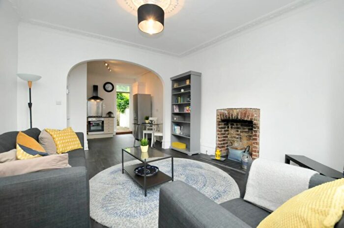 1 Bedroom Flat To Rent In Cheverton Road, Archway, N19