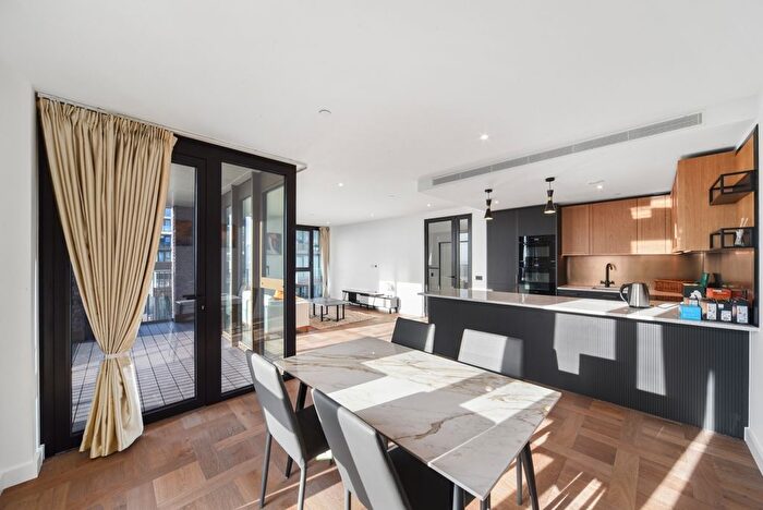 3 Bedroom Flat To Rent In Merino Gardens, London, E1W