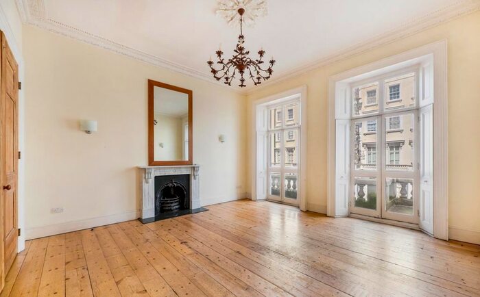 3 Bedroom Flat To Rent In St. Georges Drive, London, SW1V