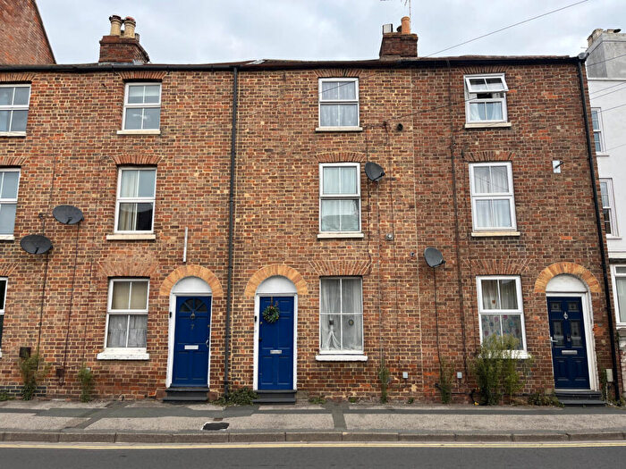 2 Bedroom Town House To Rent In Barton Road, Tewkesbury, Gloucestershire, GL20