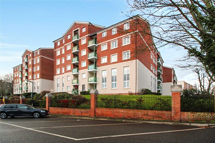 2 Bedroom Flat For Sale In Hamlet Court Road, Westcliff-On-Sea, Essex, SS0