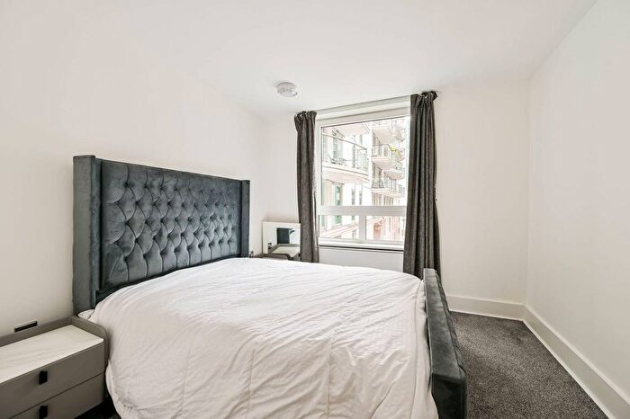 2 Bedroom Flat To Rent In St George Wharf, Vauxhall, London, SW8