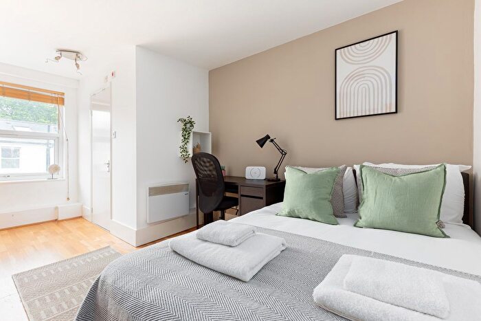 Studio To Rent In Leinster Gardens, London, W2