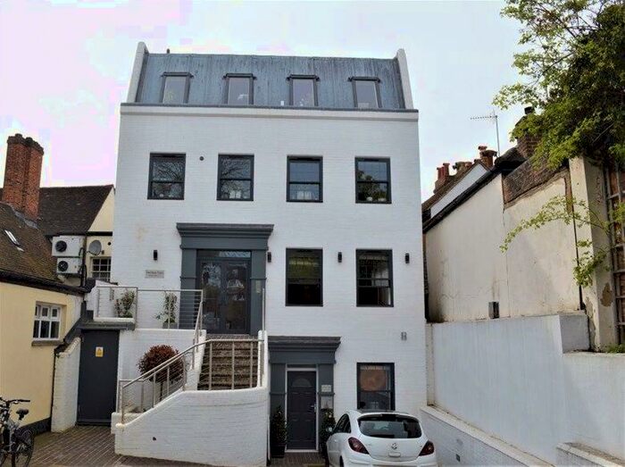 2 Bedroom Flat To Rent In High Street, Old Town, Hemel Hempstead, HP1