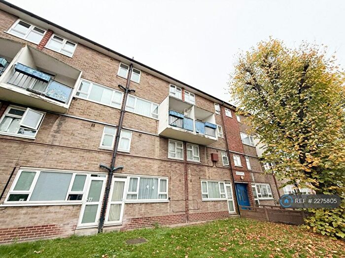 3 Bedroom Flat To Rent In Richmond Road, London, E8