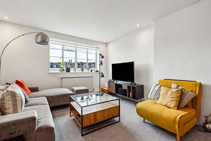 2 Bedroom Flat To Rent In Westbourne Crescent, Paddington, W2