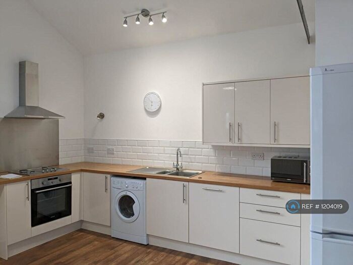 2 Bedroom Flat To Rent In Kings Road, Harrogate, HG1