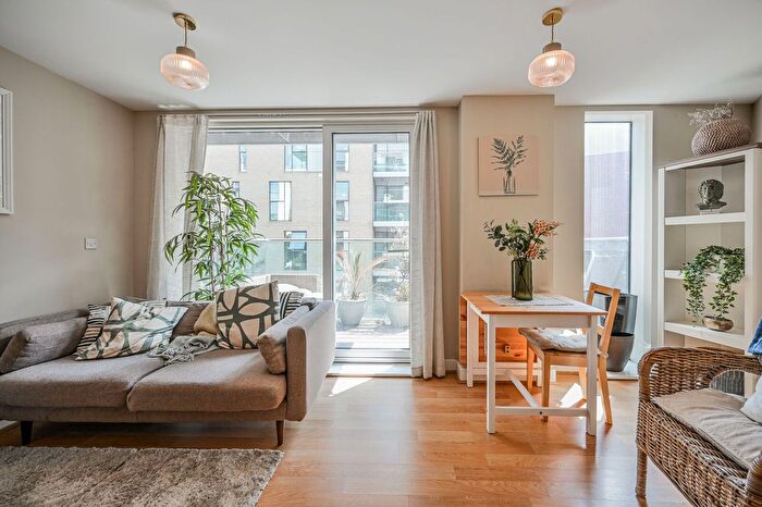 2 Bedroom Flat For Sale In Parkway Apartments, Goodchild Road, Manor House, London, N4