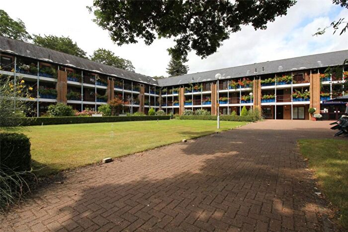 2 Bedroom Apartment For Sale In Emmbrook Court, Reading, Berkshire, RG6