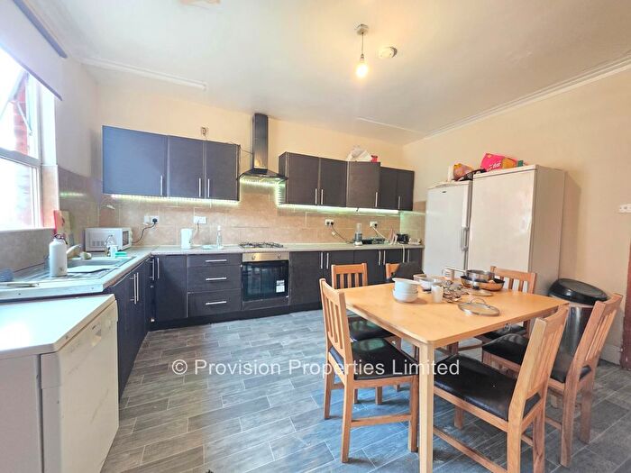 6 Bedroom Terraced House To Rent In Welton Mount, Hyde Park, Leeds, LS6